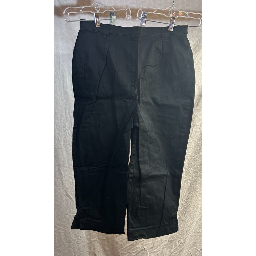 Black capris